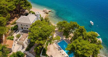 Luxury Beachfront villa Sea Palace with private pool, Jacuzzi, hot tub, sauna and gym right at the beach in Lokva Rogoznica - Omis