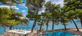 Luxury Beachfront villa Sea Palace with private pool, Jacuzzi, hot tub, sauna and gym right at the beach in Lokva Rogoznica - Omis