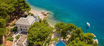 Luxury Beachfront Villa Sea Palace Omis with Pool
