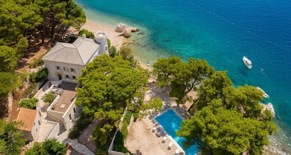 Luxury Beachfront Villa Sea Palace Omis with Pool