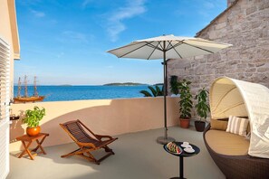 Terrace/patio - Luxury Seafront Villa Gracia Orebic with Pool (Orebic)