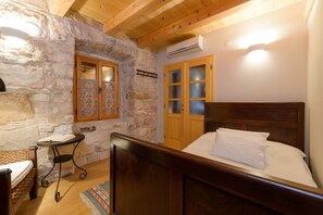 4 slaapkamers, een strijkplank/strijkijzer, wifi, beddengoed