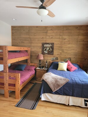 2 chambres, fer et planche à repasser, Wi-Fi gratuit, draps fournis