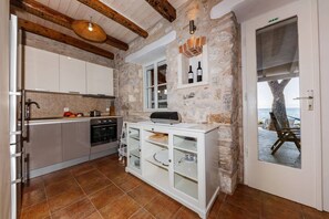 Réfrigérateur, four, plaque de cuisson, lave-vaisselle