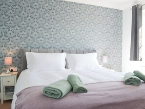 4 quartos, Wi-Fi de cortesia, roupa de cama