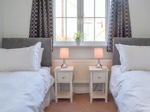 4 bedrooms, free WiFi, bed sheets - 4 bedroom accommodation in Sedgeford (Sedgeford)