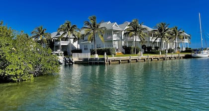 Heated Pool, Views, Vaca Cut , Gulf & Atlantic Access. Availability Nov + Dec