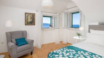 3 bedrooms, desk, iron/ironing board, WiFi