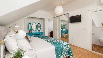 3 bedrooms, desk, iron/ironing board, WiFi