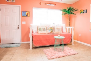 Interior - 5 O'Clock Somewhere Across the Street from Beach Access (Madeira Beach)