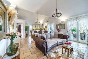 Televisión, chimenea