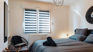 2 chambres, coffres-forts dans les chambres, fer et planche Ă  repasser