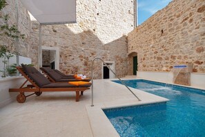 Pool - Luxury Villa Bol w/ private pool, Jacuzzi and sauna by the sea, center of Bol (Bol)