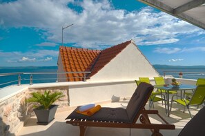 屋外ダイニングエリア