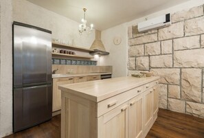 Geladeira, fogão, cooktop, lava-louças