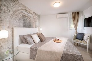 4 slaapkamers, een strijkplank/strijkijzer, wifi, beddengoed