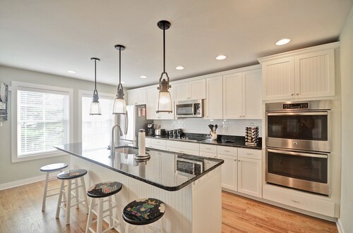 Beautiful 5 bed/4 bath House with Beach Views in Bethany Beach!