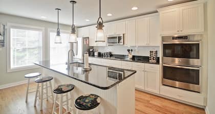 Beautiful 5 bed/4 bath House with Beach Views in Bethany Beach!