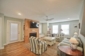 TV - Beautiful 5 bed/4 bath House with Beach Views in Bethany Beach! (Bethany Beach)
