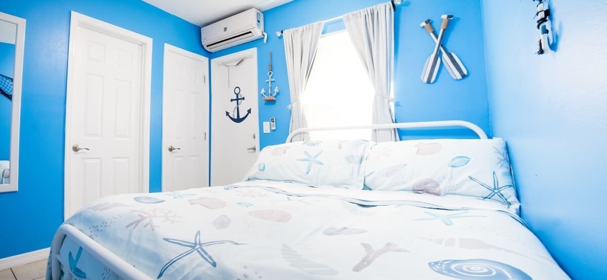 1 habitación, tabla de planchar con plancha, cuna de viaje y wifi 