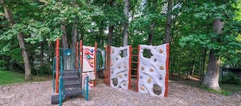 Sunny Renovated 2BR Condo · Pool · Near DC