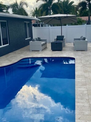 Outdoor pool - Family-Friendly 4BR with Pool & Game Room, 5 Mins to Beach! (Deerfield Beach)