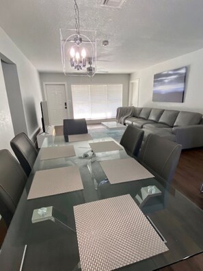 Smart TV, table football - Family-Friendly 4BR with Pool & Game Room, 5 Mins to Beach! (Deerfield Beach)