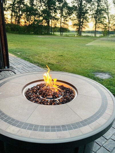 City country, small Lake view, hot tub, game room fire place & lots of extras! 
