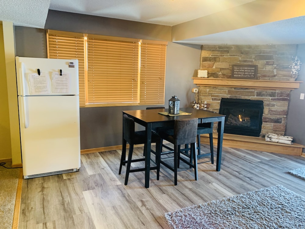 City country, small Lake view, hot tub, game room fire place & lots of extras! image 3