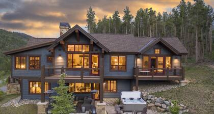 Spacious Elegance, 5 en suites, hiking trail to town, packed with amenities!