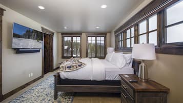 5 bedrooms, desk, iron/ironing board, travel cot