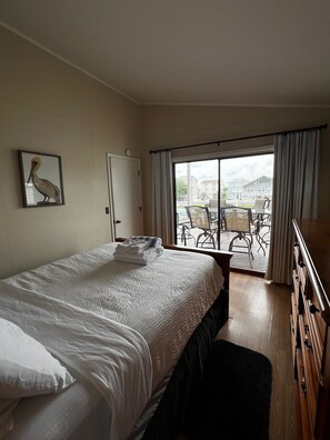6 bedrooms, in-room safe, iron/ironing board, free WiFi