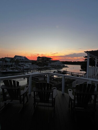 Dog Friendly! Non-Smoking. Cottage w/Dock and Deep Water Access on Natural Canal