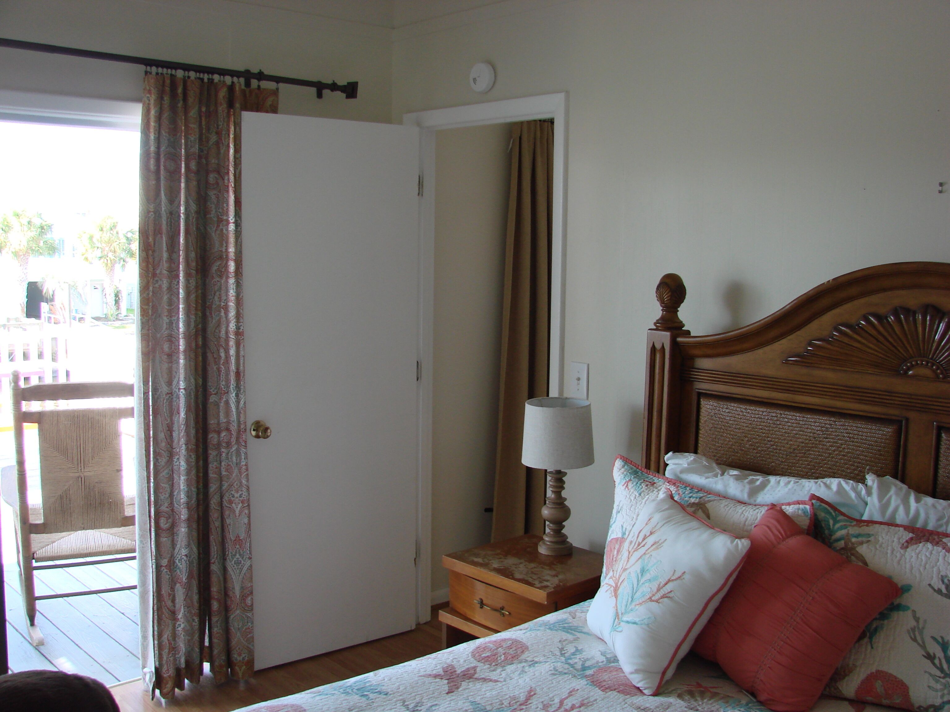 Dog Friendly! Non-Smoking. Cottage w/Dock and Deep Water Access on Natural Canal