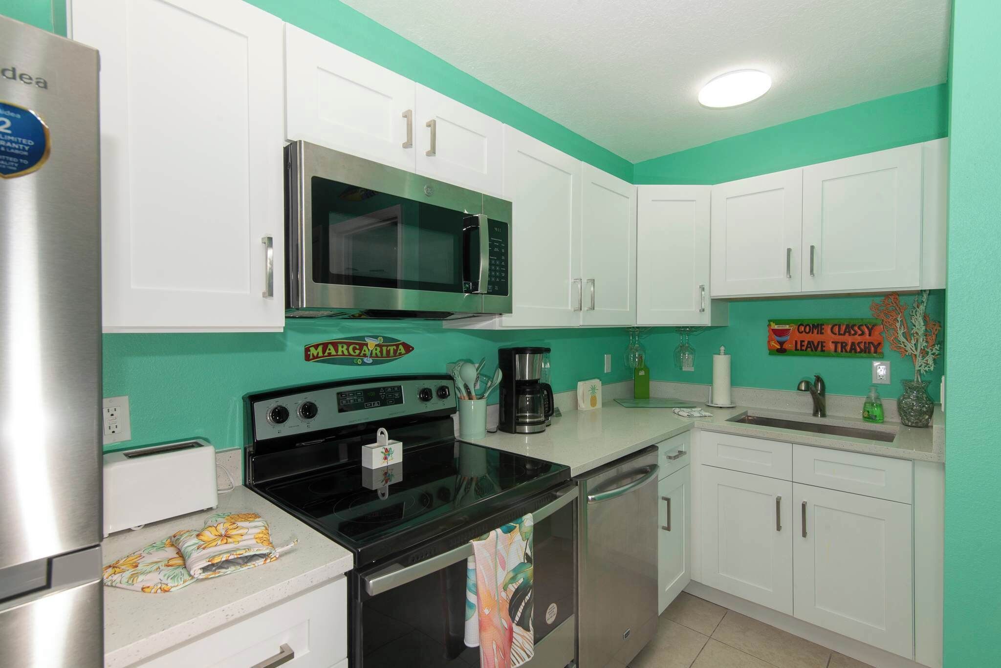 Fridge, microwave, oven, stovetop