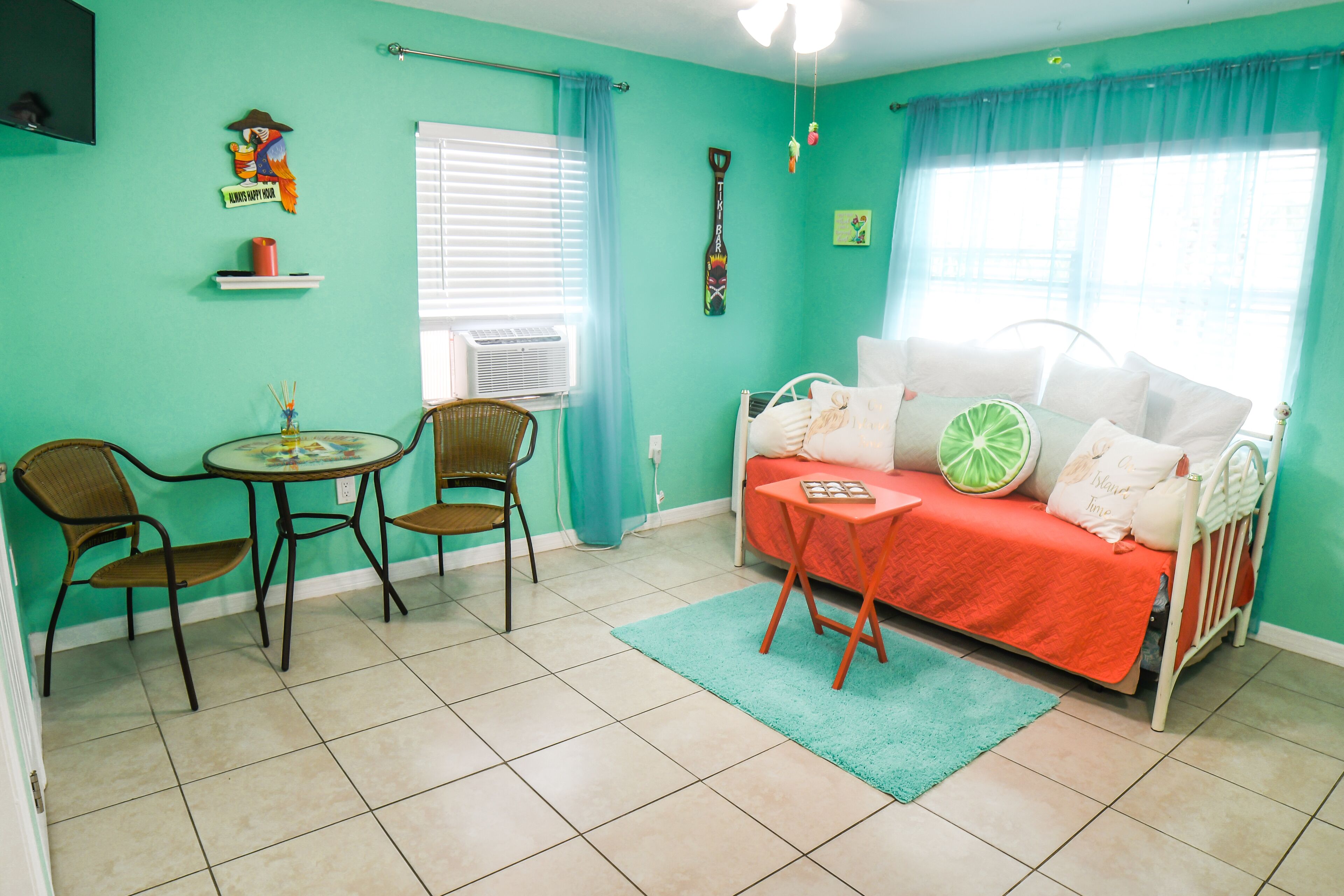 MARGARITAVILLE ACROSS THE STREET FROM BEACH ACCESS