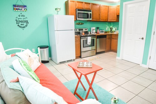 MARGARITAVILLE ACROSS THE STREET FROM BEACH ACCESS