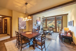 Silver Strike 601, Views, Ski In out | In-room dining