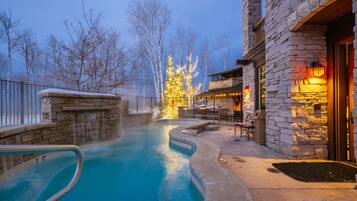 Tina de hidromasaje al aire libre