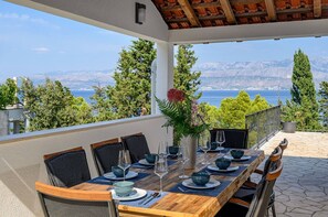 Outdoor dining - Beachfront Villa Dream & Live Brac with Pool (Splitska ( Brac ))