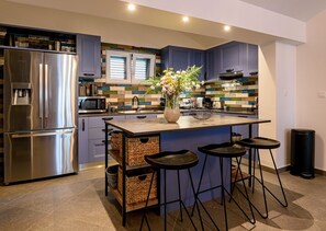 Fridge, microwave, oven, stovetop - Luxury Villa Dream and Live with a heated pool by the sea on the island of Brac (Splitska ( Brac ))