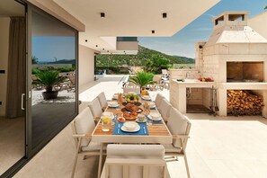 Outdoor dining - Luxury Villa Galatea Marina with Heated Pool (Marina)