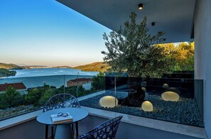 Outdoor dining - Luxury Villa Galatea Marina with Heated Pool (Marina)