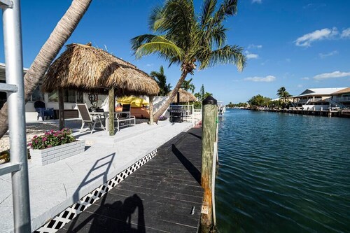 *New Modern* 3br/2ba Duplex/37' Dock/Cabana/Kayaks/Bikes