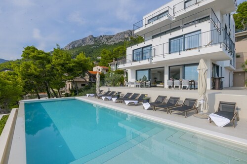 Luxury Villa Glorious Brela with private pool, jacuzzi, sauna, gym and playroom in Brela at the beach
