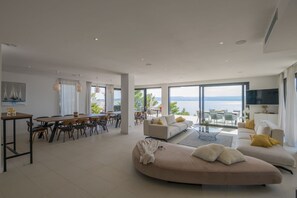 Video-game console, foosball