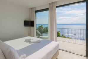 9 bedrooms, in-room safe, iron/ironing board, travel crib