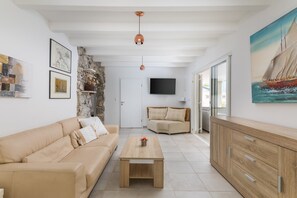 TV - Luxury Villa Anemos with private pool at the beach in Hvar (Hvar)
