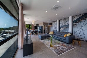 TV - Luxury Villa Opatija Sapphire with Infinity Pool (Opatija)