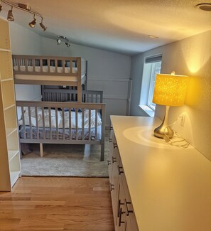 3 bedrooms, travel crib, free WiFi, bed sheets